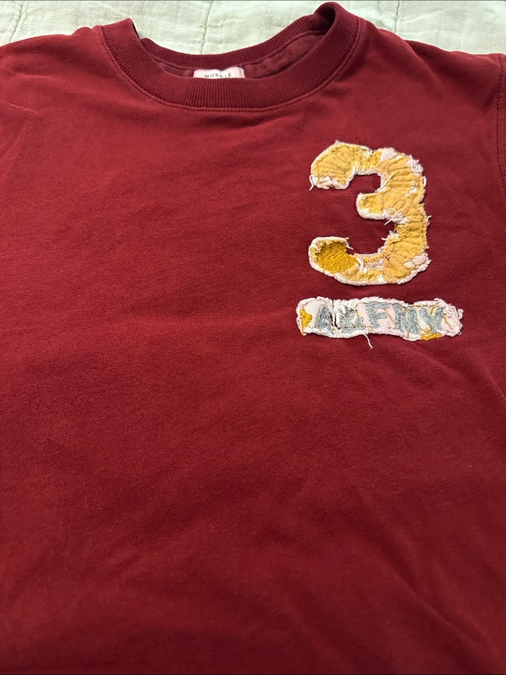 Abercrombie Muscle fit Soft Kids' dark red distressed Shirt M Appliqué Number